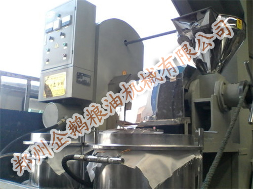 小型榨油機發(fā)貨通知：青?？蛻舻恼ビ蜋C已經(jīng)裝(圖3)