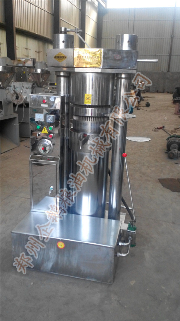 小型榨油機設(shè)備車間一覽(圖2)