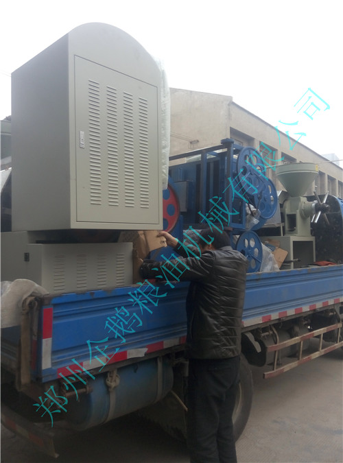 安徽陶經(jīng)理又來廠里拉小型榨油機(圖2)