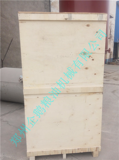 泰國客戶預(yù)定的小型榨油機(jī)今出廠到青島港(圖2)