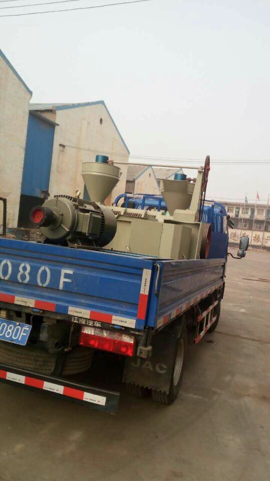 安徽五河榨油機設備發(fā)貨現(xiàn)場(圖3)