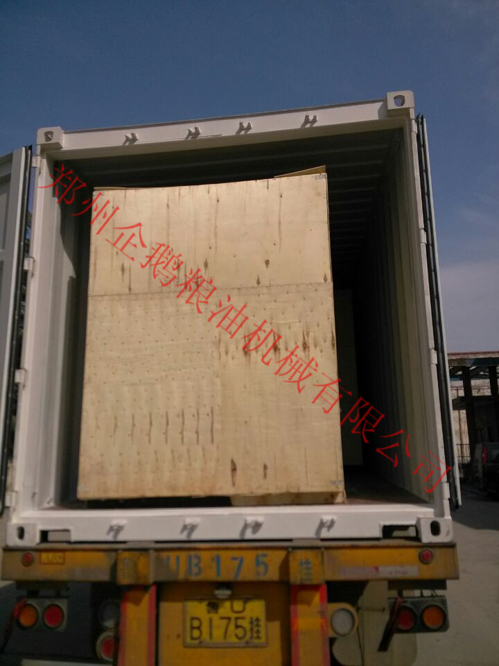 鄭州企鵝出口的榨油機(jī)發(fā)貨啦！(圖3)