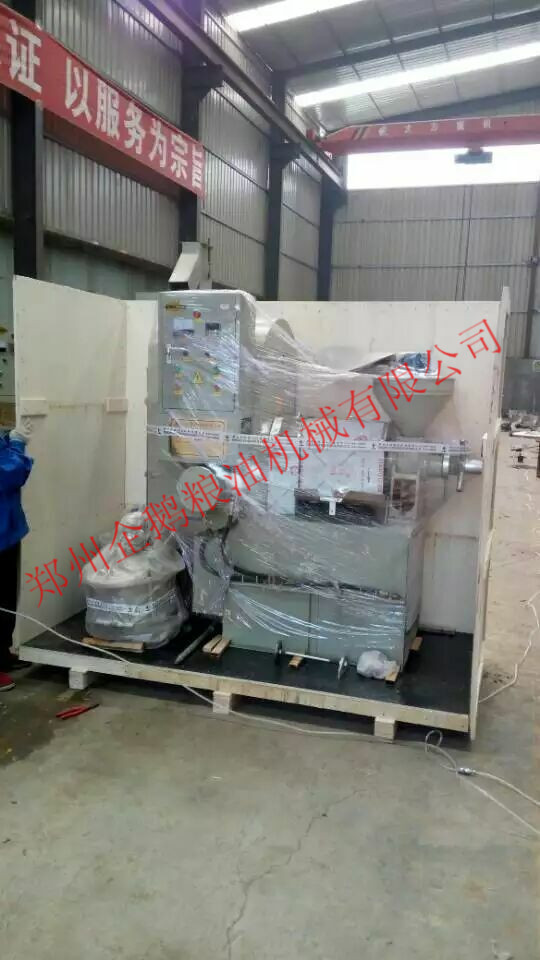 又一臺(tái)發(fā)往越南的榨油機(jī)發(fā)貨了！(圖1)