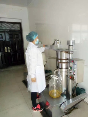 小型榨油機(jī)成套設(shè)備怎么正確使用(圖2)