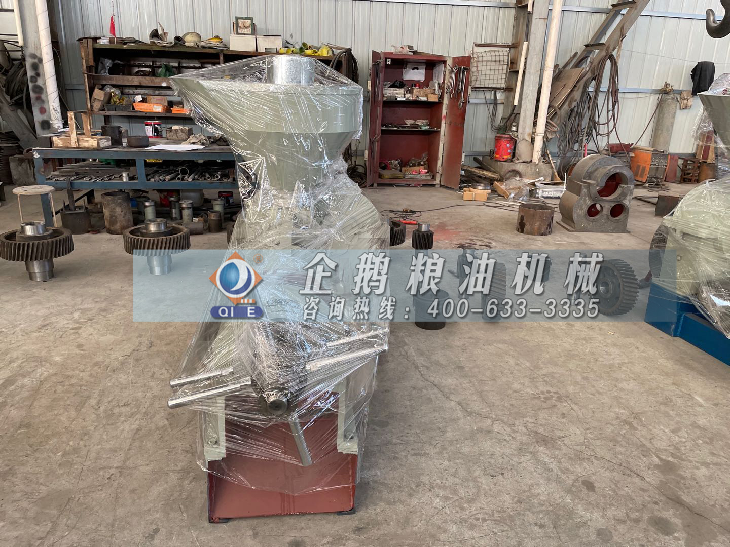 保護(hù)健康鄭州企鵝新型榨油機(jī)在“行動(dòng)”(圖1) 新型榨油機(jī)